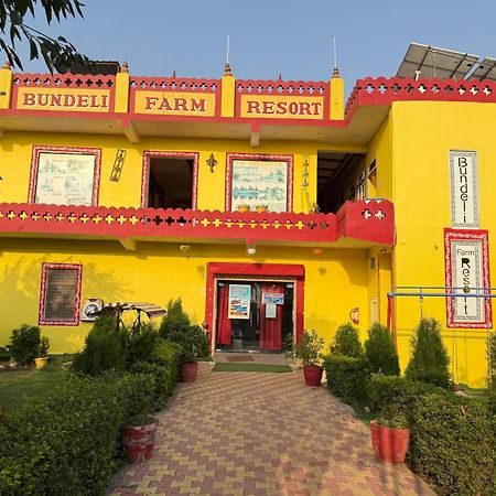 Bundeli Farm Resort & Banquet 奥拉奇哈 外观 照片