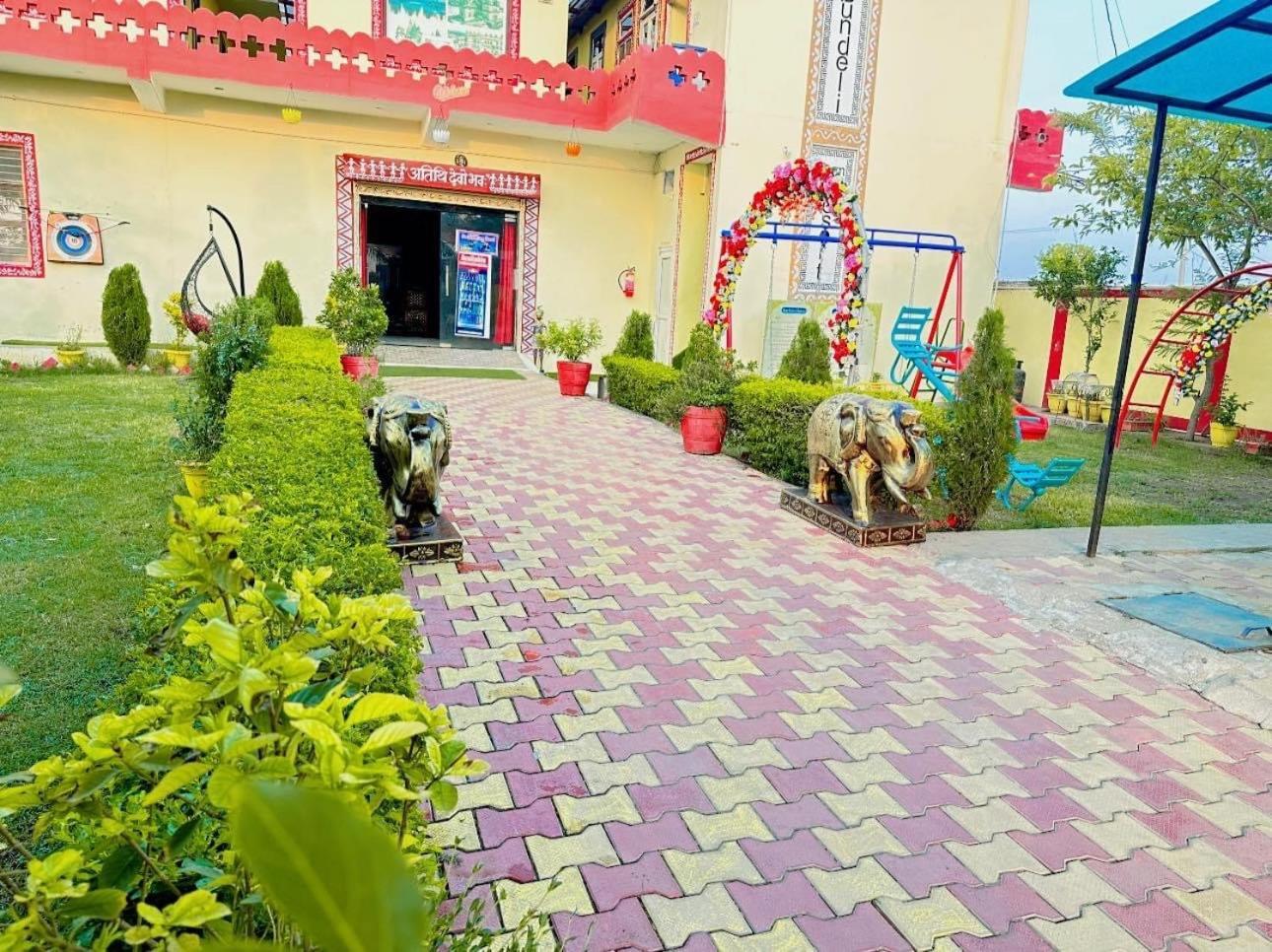 Bundeli Farm Resort & Banquet 奥拉奇哈 外观 照片