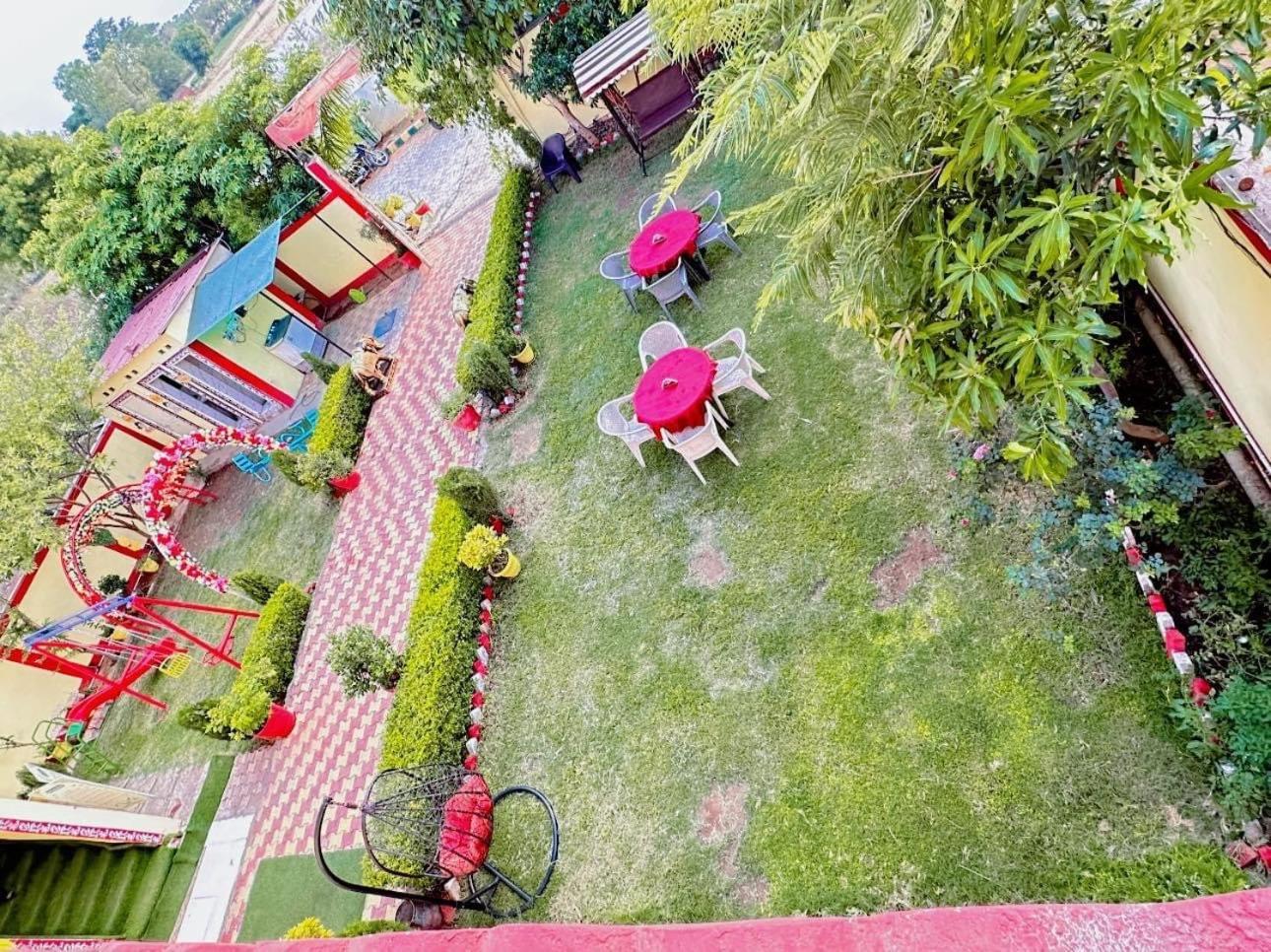 Bundeli Farm Resort & Banquet 奥拉奇哈 外观 照片