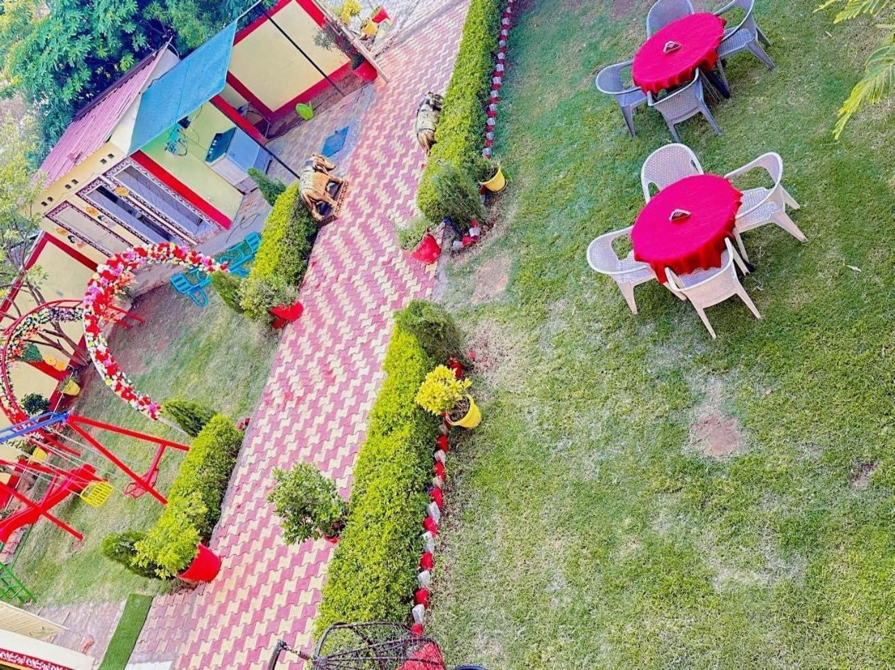 Bundeli Farm Resort & Banquet 奥拉奇哈 外观 照片