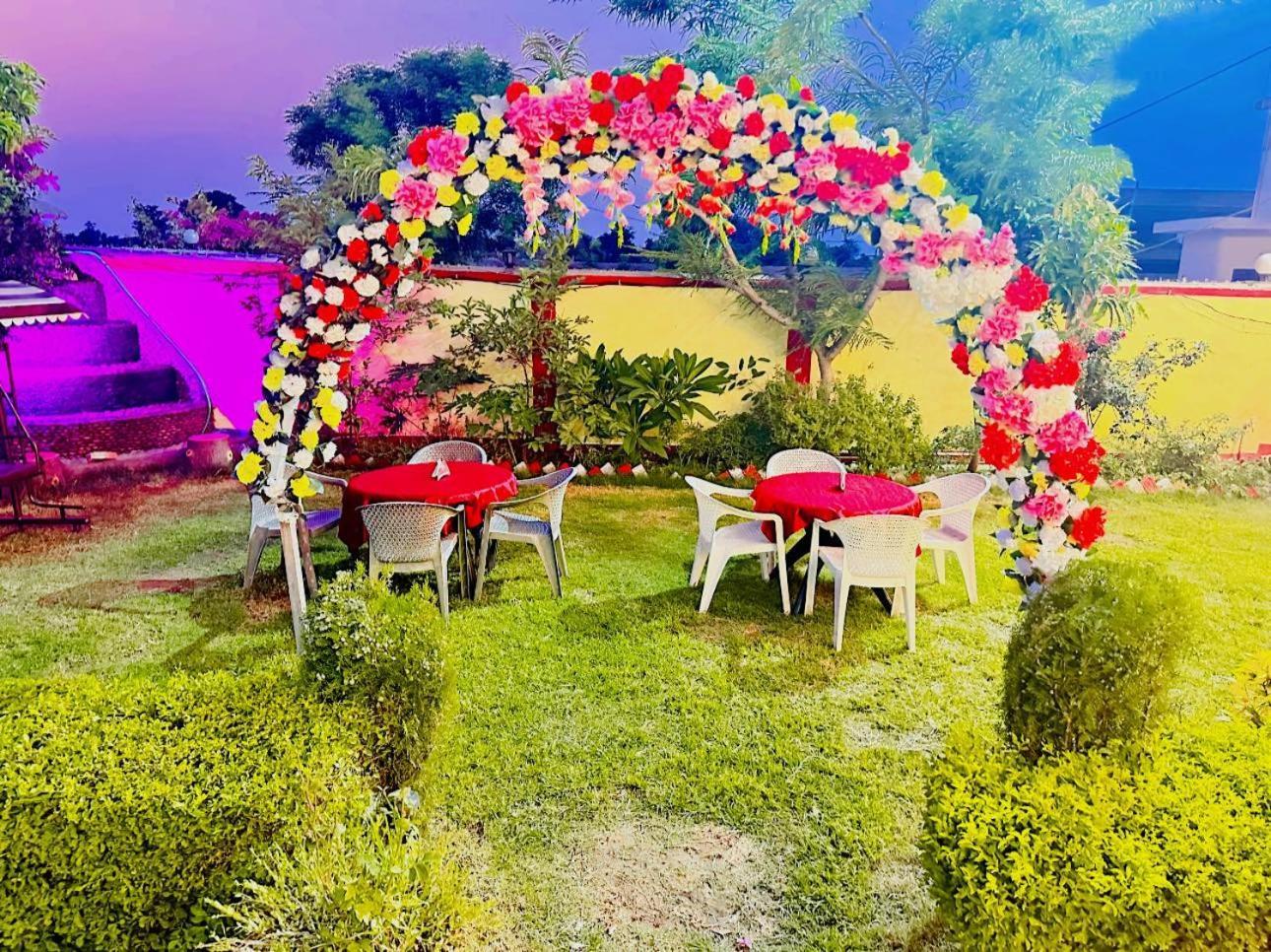 Bundeli Farm Resort & Banquet 奥拉奇哈 外观 照片