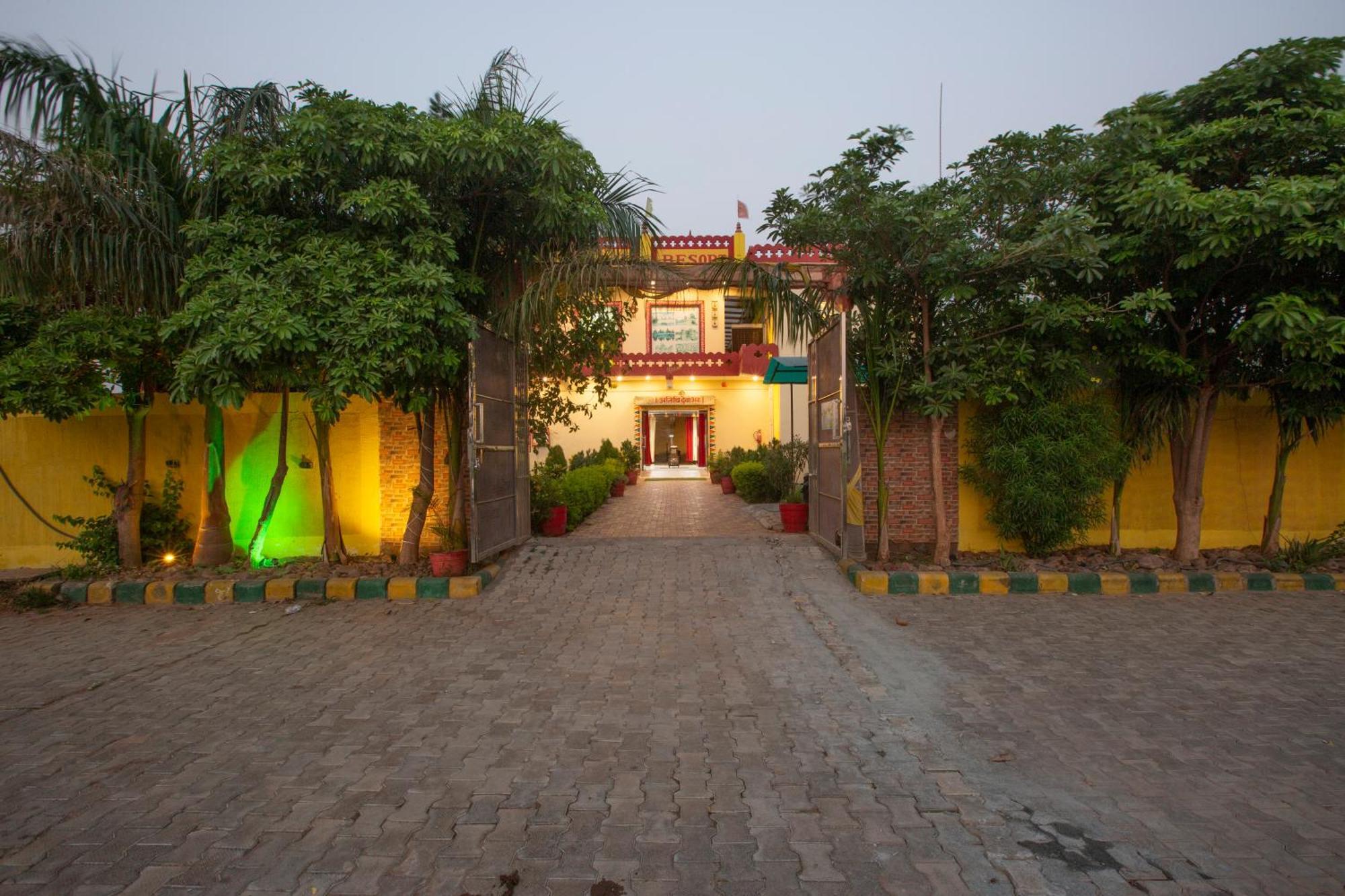 Bundeli Farm Resort & Banquet 奥拉奇哈 外观 照片