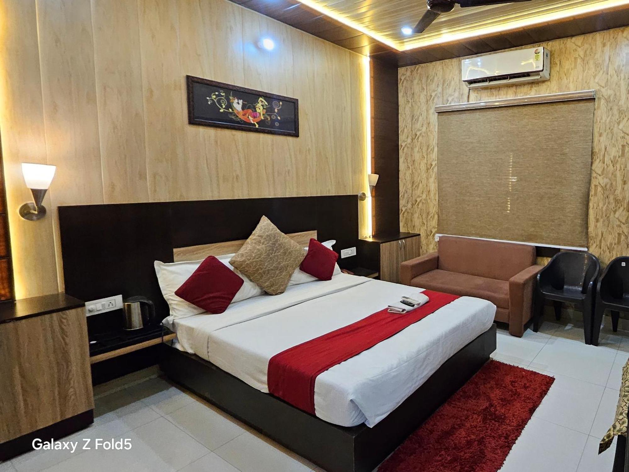 Bundeli Farm Resort & Banquet 奥拉奇哈 外观 照片