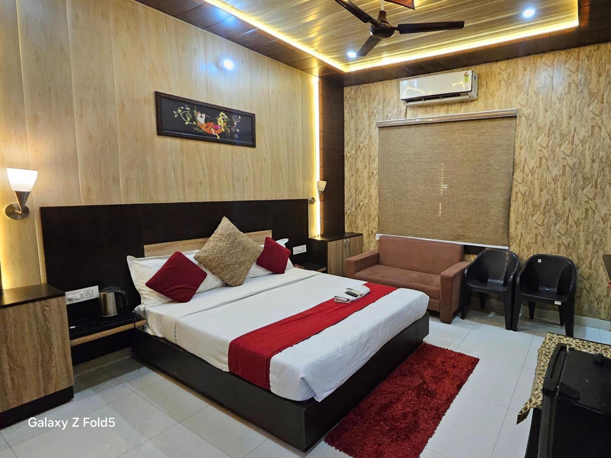 Bundeli Farm Resort & Banquet 奥拉奇哈 外观 照片