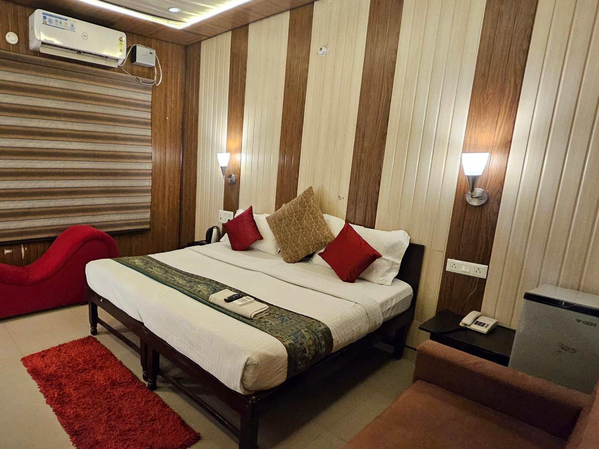 Bundeli Farm Resort & Banquet 奥拉奇哈 客房 照片